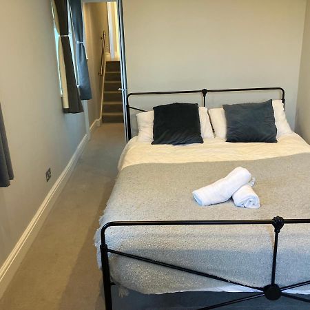 Appartement Splendid 2 Bed Flat With Private Terrace In Wimbledon - 2 The Queens à Londres Extérieur photo