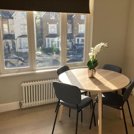 Appartement Splendid 2 Bed Flat With Private Terrace In Wimbledon - 2 The Queens à Londres Extérieur photo