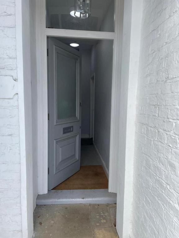 Appartement Splendid 2 Bed Flat With Private Terrace In Wimbledon - 2 The Queens à Londres Extérieur photo