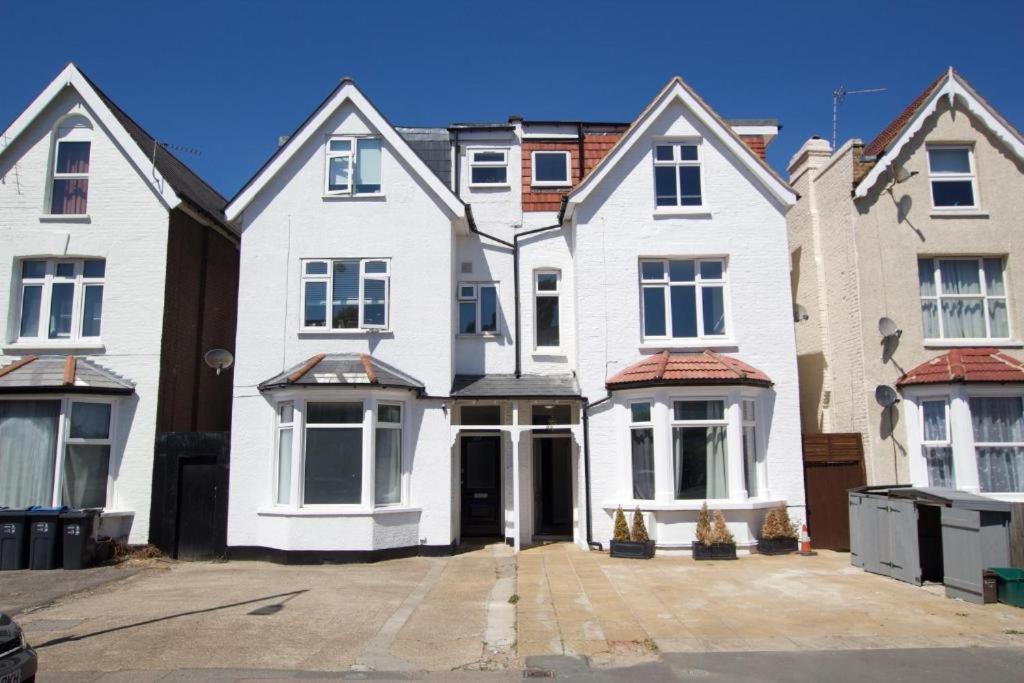 Appartement Splendid 2 Bed Flat With Private Terrace In Wimbledon - 2 The Queens à Londres Extérieur photo