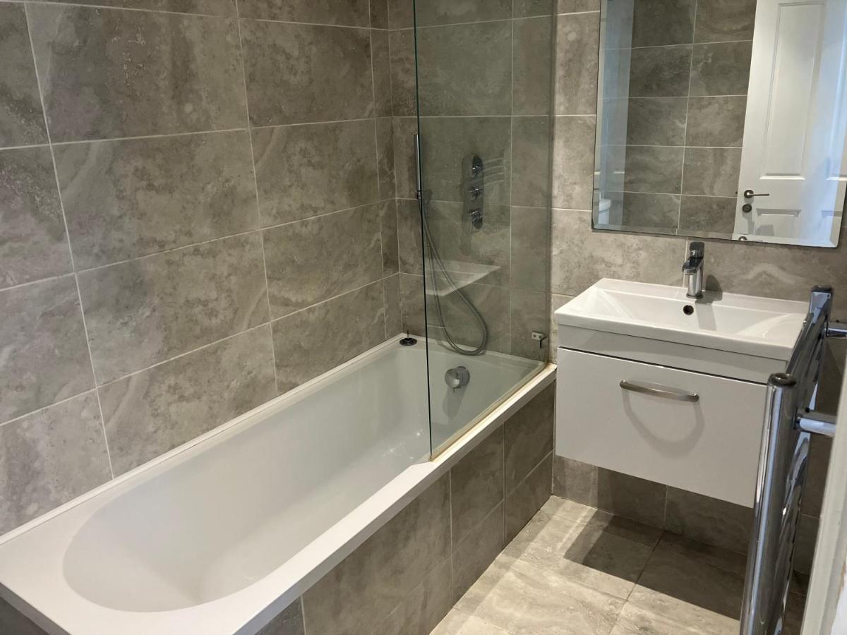 Appartement Splendid 2 Bed Flat With Private Terrace In Wimbledon - 2 The Queens à Londres Extérieur photo