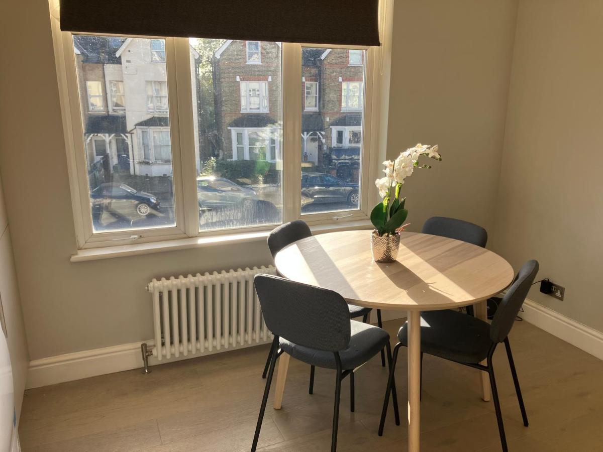 Appartement Splendid 2 Bed Flat With Private Terrace In Wimbledon - 2 The Queens à Londres Extérieur photo