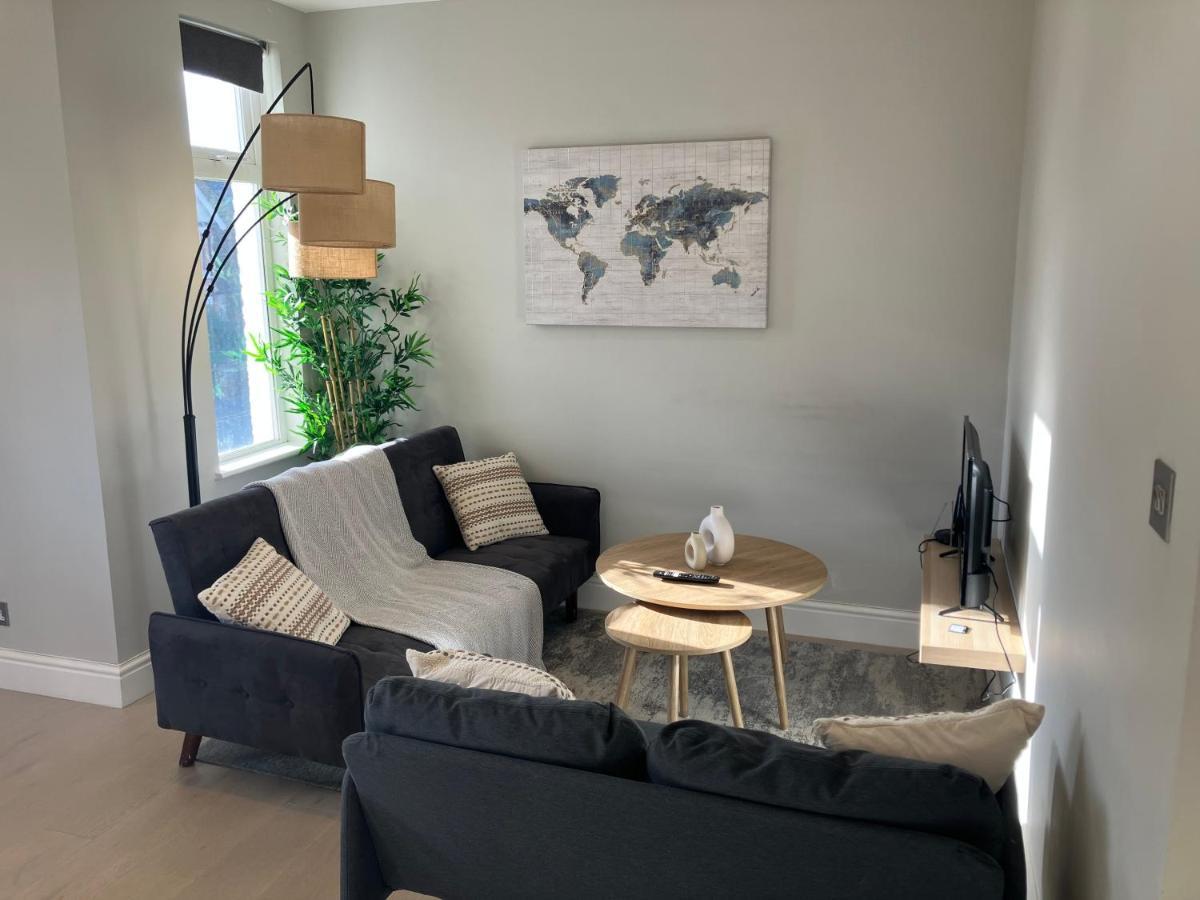 Appartement Splendid 2 Bed Flat With Private Terrace In Wimbledon - 2 The Queens à Londres Extérieur photo
