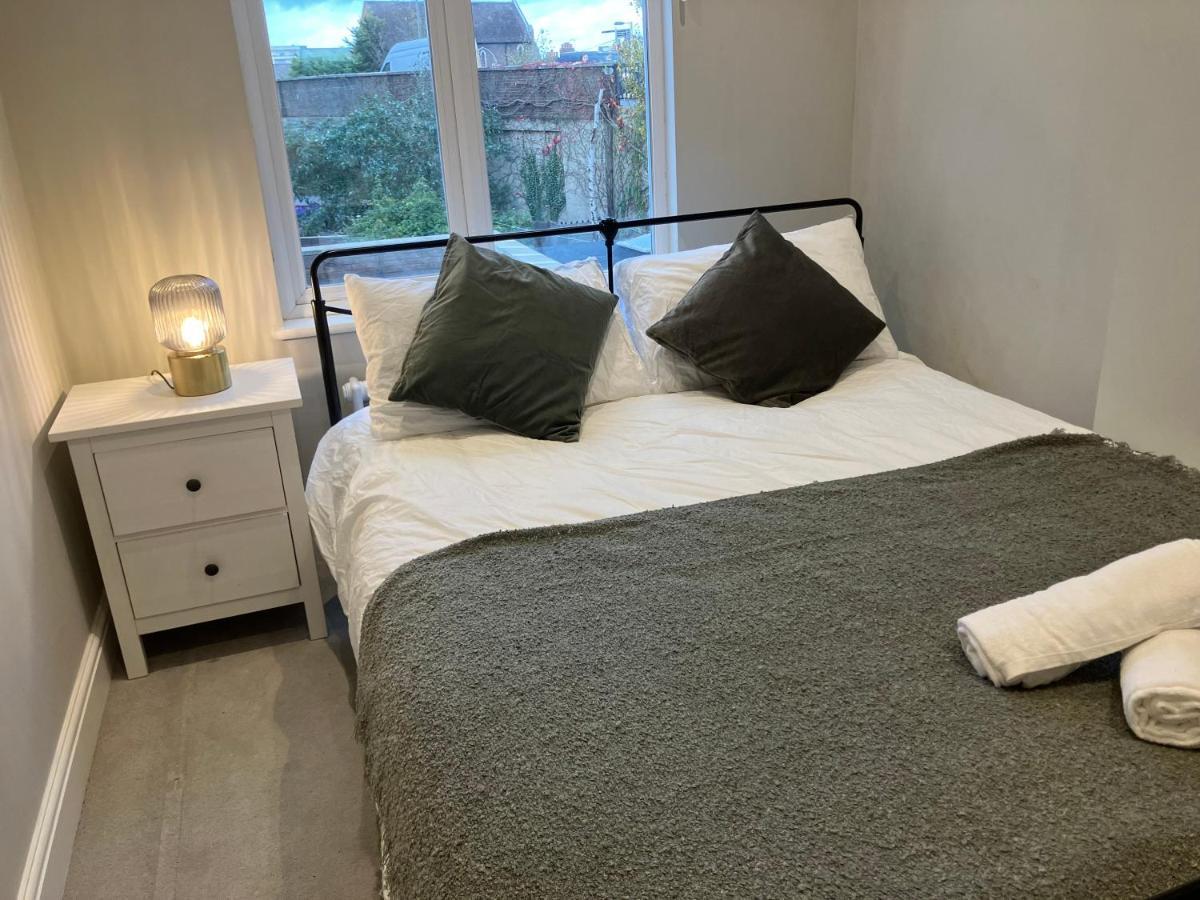 Appartement Splendid 2 Bed Flat With Private Terrace In Wimbledon - 2 The Queens à Londres Extérieur photo